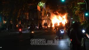 banyak-titik-api-masih-membara-di-sejumlah-titik-di-sepanjang-jalur-tersebut-surabaya.jpg