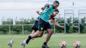 belum-dimainkannya-striker-asing-baru-Persebaya-Diego-Mauricio.jpg
