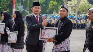 dedikasinya-selama-dalam-mendukung-program-pemerintah-Selasa-28102025.jpg