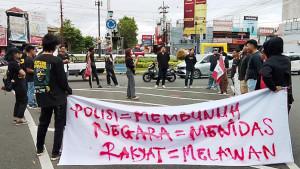 demo-mahasiswa-GMNI-di-DPRD-Jember-Jatim.jpg
