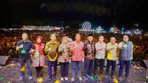 di-Lapangan-Bola-Desa-Padangan-Kabupaten-Bojonegoro-Jumat-3102025.jpg