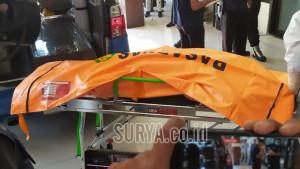 diidentifikasi-oleh-Anggota-Tim-DVI-di-RS-Bhayangkara-Surabaya.jpg