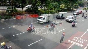 disinfektan-di-jalan-a-yani-surabaya.jpg