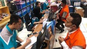 dua-penyuap-Sahat-Tua-Simanjuntak-diproses-di-Rutan-Kelas-I-Surabaya.jpg