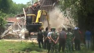 eksekusi-rumah-di-Bangkalan-7.jpg