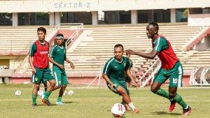 gelandang-persebaya-surabaya-makan-konate-kanan-menjalani-latihan-bersama-bajul-ijo.jpg