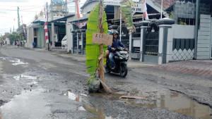 jalan-lubang-di-Tulungagung1.jpg
