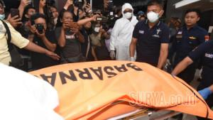 jasad-santri-yang-berhasil-dievakuasi-akan-dilakukan-proses-identifikasi-di-RS.jpg