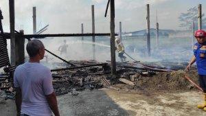 kebakaran-kandang-ayam-di-desa-plosoarang.jpg