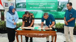 kerjasama-Petrokimia-dan-Kejari.jpg