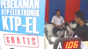 layanan-e-ktp-diperpanjang_20170814_171740.jpg