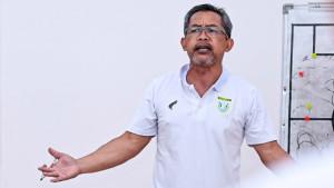 memecat-Aji-Santoso-dari-kepelatihan-karena-performa-buruk-tim-empat-laga-awal.jpg