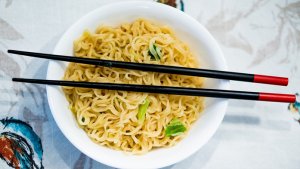 mie-instan-mi-ayam-mi-godog-mi-rebus_20180507_080021.jpg