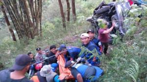 mobil-masuk-jurang-Mojokerto-8.jpg