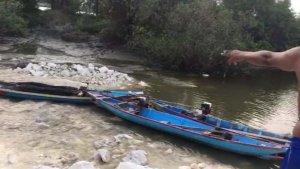 nelayan-gresik-protes-pengurukan-sungai-kali-lamong.jpg
