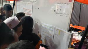 papan-info-korban-tragedi-Ponpes-Al-Khoziny-Sidoarjo-Jatim.jpg