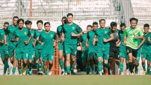 pemain-persebaya-surabaya-saat-mengikuti-latihan-tim.jpg