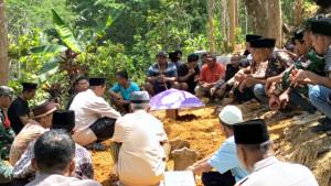 pemakaman-korban-pembantaian-di-Pacitan-Jatim.jpg