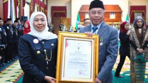 penganugerahan-di-Gedung-Negara-Grahadi-Surabaya-Minggu-12102025.jpg