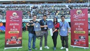 penyerahan-hadiah-utama-satu-unit-Mobil-All-New-Honda-Brio-Satya.jpg