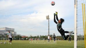 persebaya-latihan-di-di-di-Stadion-Gelora-Bung-Tomo-GBT-Surabaya.jpg