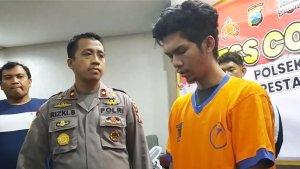 surabaya/polisi-gadungan-ditangkap-di-Surabaya.jpg