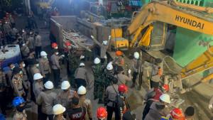 puing-puing-reruntuhan-gedung-yang-ambruk-di-kompleks-Ponpes-Al-Khoziny-Sidoarjo-Jatim.jpg