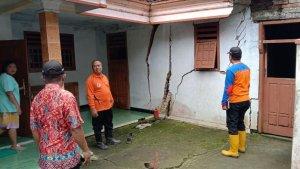 rumah-warga-Trenggalek-terdampak-bencana-tanah-retak.jpg