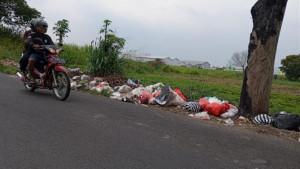 sampah-di-belakang-kantor-Jombang.jpg