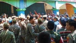 suasana-penertiban-pedagang-di-Pasar-Larangan-Sidoarjo.jpg