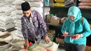 temuan-beras-oplosan-di-Kabupaten-Trenggalek-Jatim.jpg