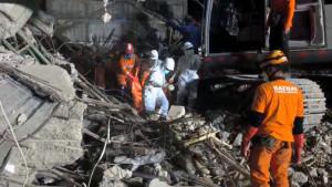 temuan-korban-meninggal-dunia-tragedi-Ponpes-Al-Khoziny-Sidoarjo-Jatim-4102025b.jpg