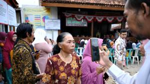 uji-coba-digitalisasi-bansos-di-Banyuwang-Jatim.jpg