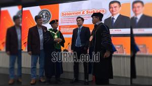 usai-sidang-terbuka-disertasi-di-Universitas-Ciputra-Surabaya-Kamis-1892025.jpg