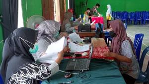 warga-menjalani-tracing-TBC-dari-Dinkes-Kabupaten-Kediri-Jatim.jpg