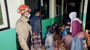 warga-yang-mengungsi-pasca-erupsi-Semeru-di-Lumajang-Jatim.jpg