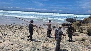 wisatawan-suraabaya-orban-dinyatakan-tenggelam-saat-berenang-di-laut.jpg