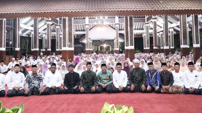 1000-guru-TPQ-ngaji-bareng-Plt-Bupati-Sidoarjo-Subandi.jpg