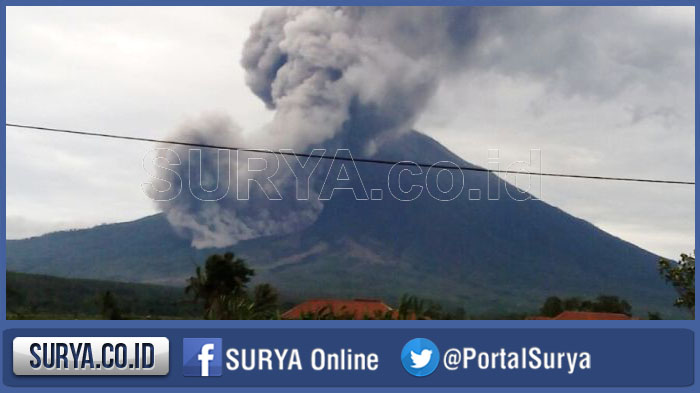 Gunung Semeru Semburkan Lava Sebanyak 14 Kali dan Letusan 49 Kali