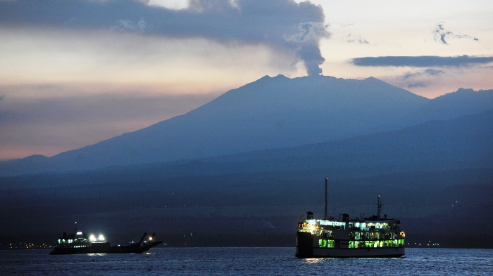 1407gunung-raung-kapal-ferry_20150714_141151.jpg