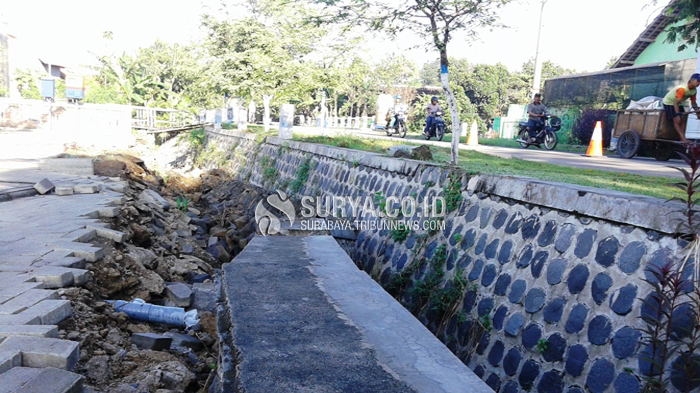 Plengsengan Ambrol, Pak Camat Serahkan Perbaikan ke Dinas PU