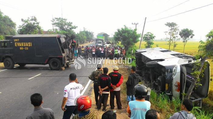 Ini Yang Terjadi Jika Sopir Ugal-ugalan, Bus Nyebur Parit, 9 Orang Luka