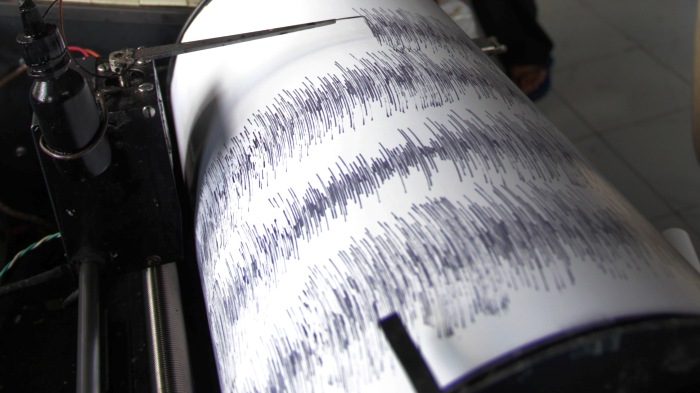 2807gempa-bumi-seismograf2_20150728_143709.jpg