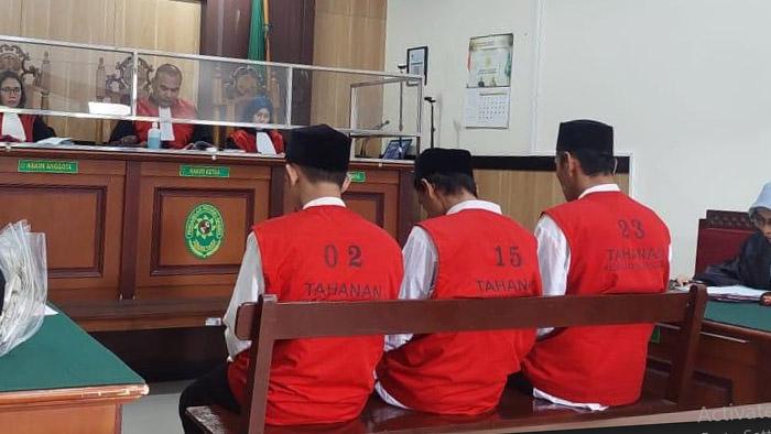 3-budak-sabu-di-Gresik-diadili.jpg