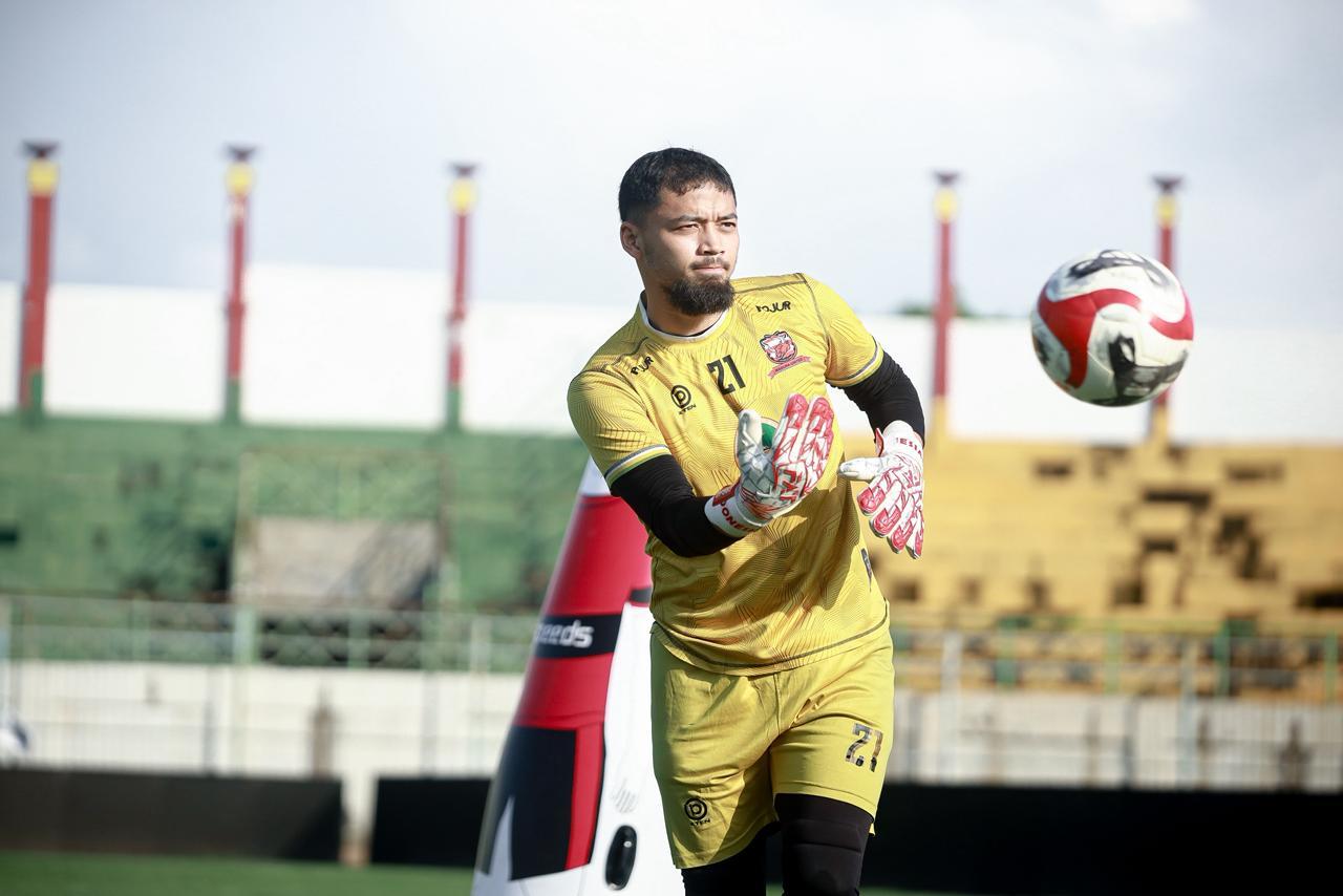 3-kiper-madura-united.jpg