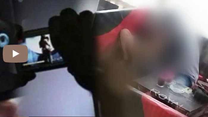 Frantsuz onasini sikdi Ayollar kiyimidagi erkaklar sikishadi