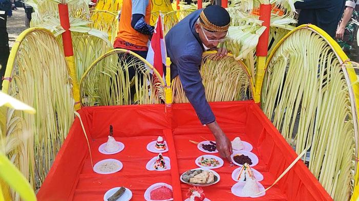 Ketua Adat Karanggongso Trenggalek Ungkap Makna Larung Sembonyo, Harus Ada 48 Jenis Sesajen