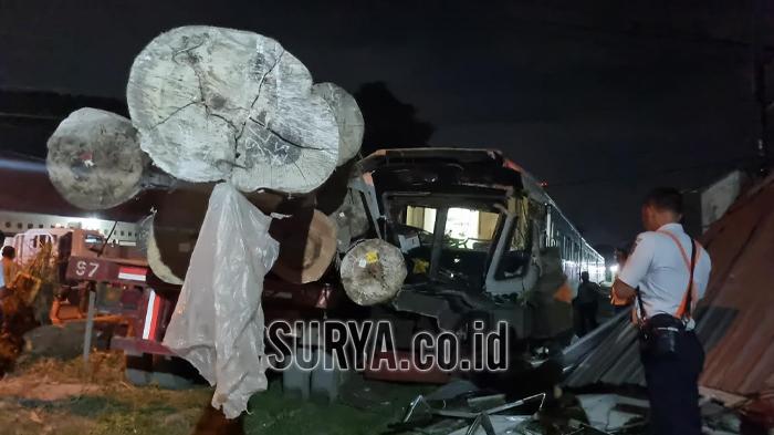 KAI Daop 8 Proses Hukum dan Tuntut Ganti Rugi Pengusaha dan Pengemudi Truk Penyebab Laka di Gresik