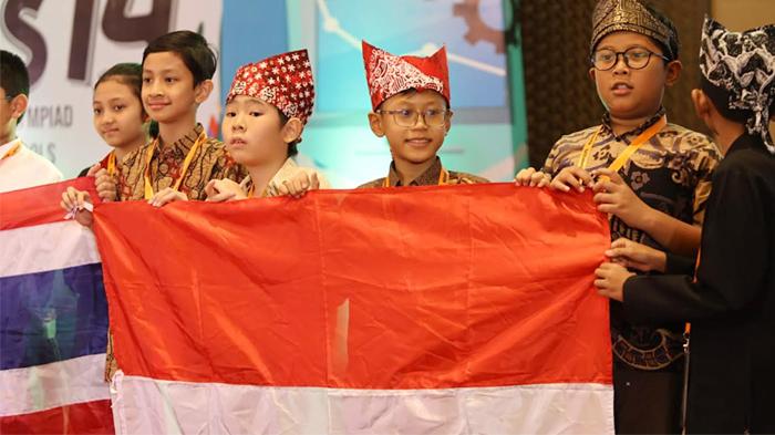 5-pelajar-peraih-medali-di-ASMOPSS-ke-14.jpg