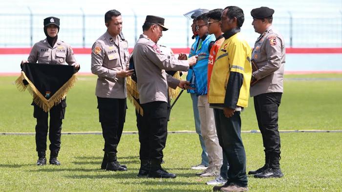 5.000 Ojol Janji Jaga Kamtibmas Jawa Timur saat Apel Gabungan dengan Kapolri di Malang